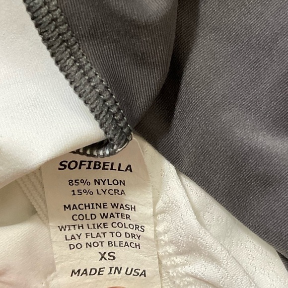 SOFIBELLA Gray & White Athletic Tank Top  size XS Built in Shelf bra - Picture 7 of 7